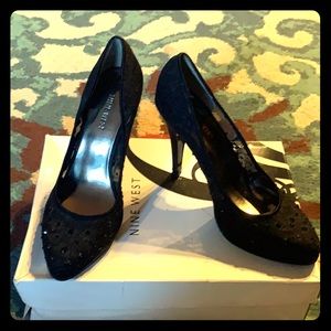 Size 7 Nine West heels black lace
